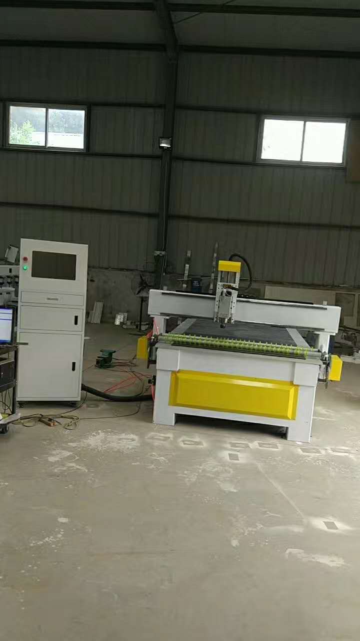 廠家直銷龍澤數(shù)控大型1350木工雕刻機(jī) 數(shù)控電動(dòng)雕刻機(jī) 沙發(fā)板材切割機(jī) 浮雕雕刻機(jī)  PVC雕刻機(jī) 阻燃材料切割機(jī)示例圖1
